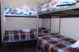 Хостелы Bee Lucky Hostel and Tours Ереван Кровать в общем 6-местном номере для мужчин и женщин-6