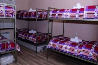 Хостелы Bee Lucky Hostel and Tours Ереван Кровать в общем 6-местном номере для женщин-13