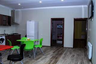 Хостелы Bee Lucky Hostel and Tours Ереван Кровать в общем 6-местном номере для женщин-18